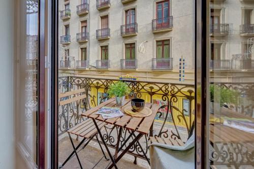 Pamplona City Centre Apartment | Chapitela 24 by Clabao
