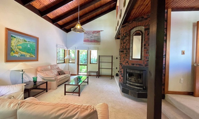 Karori Villa | Character Karori Park side family friendly mansion
