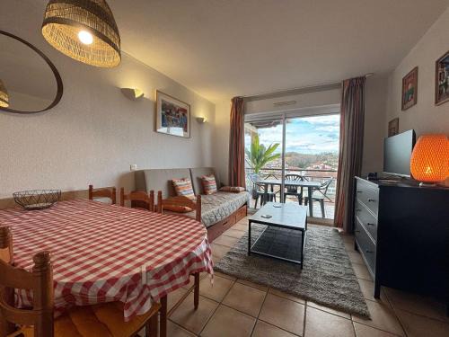 Behobie Apartment | Charmant appartement avec terrasse dans résidence avec piscine à Ciboure - FR-1-239-1107