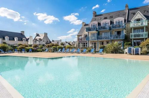 Guilvinec House | Charmante maison à Guilvinec avec piscine partagée