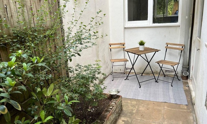 Acton Apartment | Charming 1-bed Apartment in West London