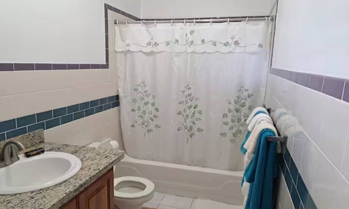 Saint Andrew Apartment | Charming 1-bedroom apartment with WiFi, AC in lovely Kingston