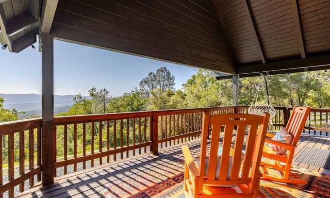 Oakhurst Cottage | Charming 1-bedroom cottage with AC, & WiFi in Oakhurst - Yosemite National Park.