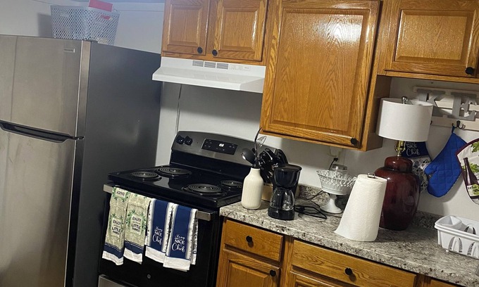 Beaver Hills House | Charming 1-bedroom in a house in New Haven CT. Close to Yale