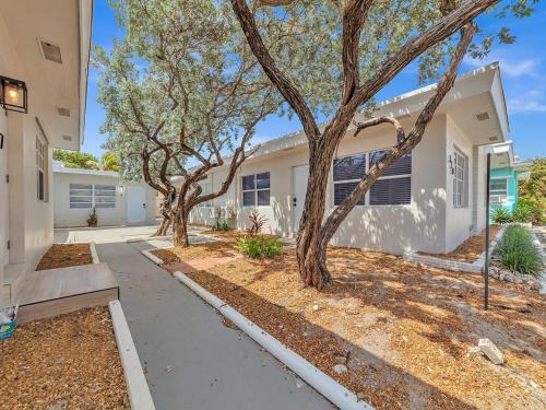 North Beach Apartment | Charming 1BR Beachside Walk to Hollywood Dania Beach