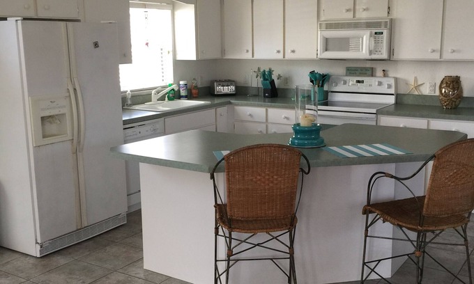 New Smyrna Beach House | Charming 2-bedroom house in wonderful New Smyrna Beach with WiFi, AC
