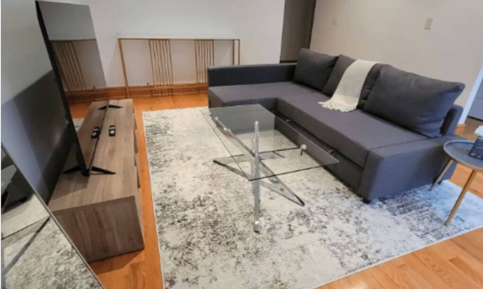 South Austin Apartment | Charming 2-bedroom apartment with AC, WiFi in delightful Oak Park