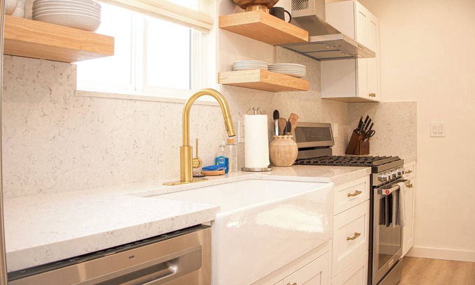 Montecito Cottage | Charming 2-bedroom cottage in Montecito one block from Coast Village Road