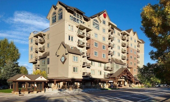 Avon Villa | Charming 2-bedroom condo with WiFi, fitness room in brilliant Avon