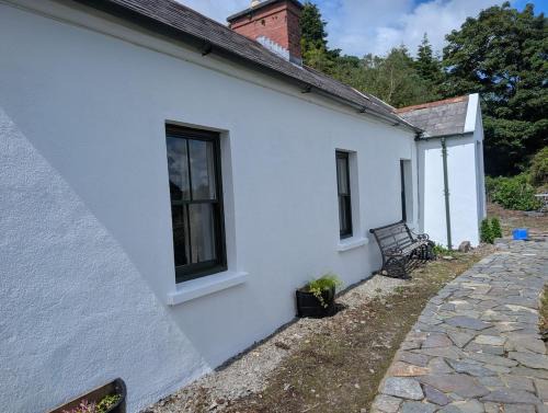 Skibbereen House | Charming 2 bedroom Cottage near Skibbereen with stove and views