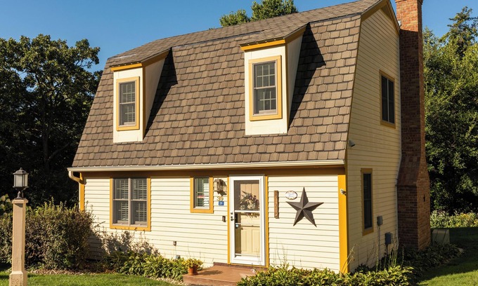 The Galena Territory Cottage | Charming 2-bedroom cottage in enjoyable Galena with fitness room, WiFi