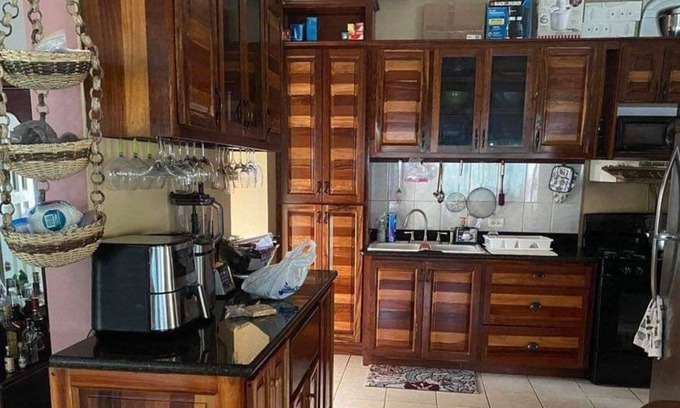 Armenia House | Charming 2-bedroom house in brilliant Belmopan with AC, WiFi