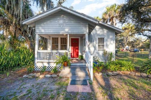 Melbourne House | Charming 2Bd 1Bth Cottage near River - Melwood