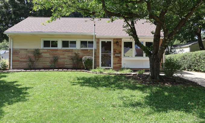 Cuyahoga Falls House | Charming 3-bedroom house with WiFi and AC in beautiful Cuyahoga Falls
