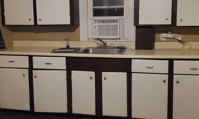 Waterville Apartment | Charming 3-bedroom apartment with WiFi, AC in pleasant Waterville