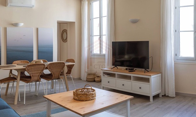 Cannes City Centre Apartment | Charming 3-bedroom apartment in delightful Cannes with AC, WiFi