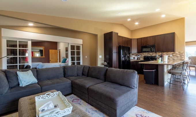Enumclaw House | Charming 3-bedroom barndominum with stunning views