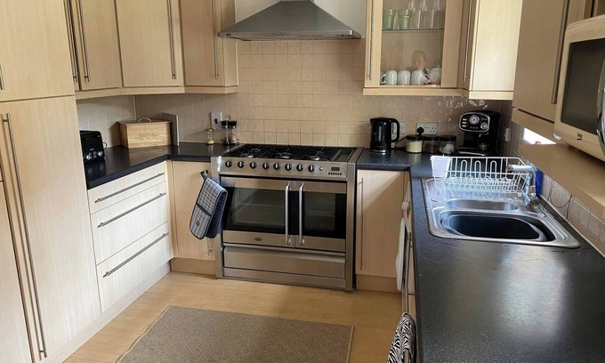 Norwich House | Charming 3-bedroom Norwich Retreat With Garden & Private Parking