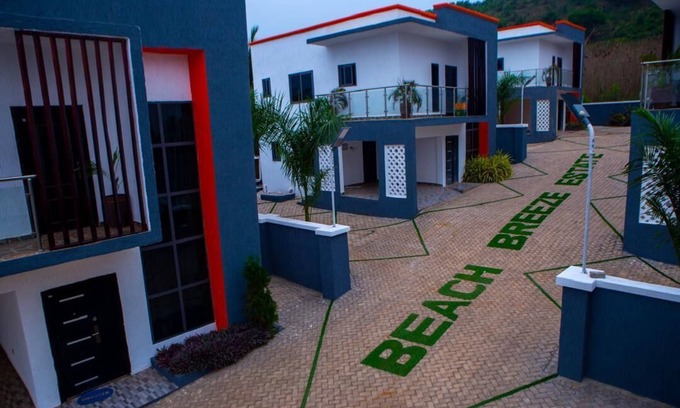 Accra House | Charming 3-bedroom ocean view estate with WiFi, AC in adorable Kokrobite