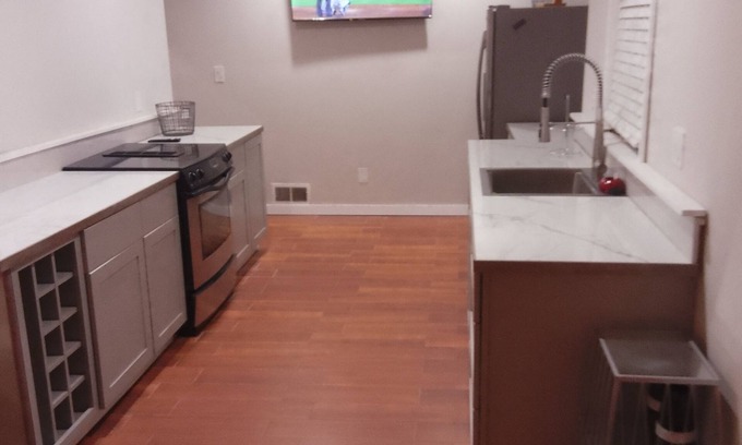 Countryside House | Charming 3-bedroom house in Kansas City with WiFi and AC Close to Arrowhead