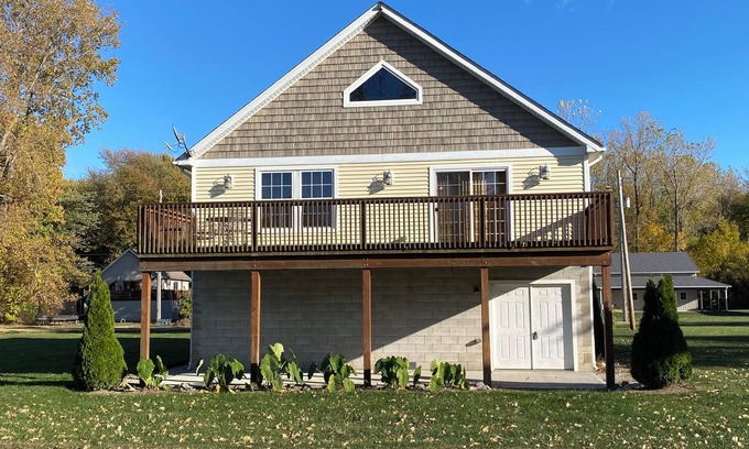 Put-in-Bay House | Charming 3-BR house w/golf, pool, WiFi, AC at pet friendly Middle Bass Island