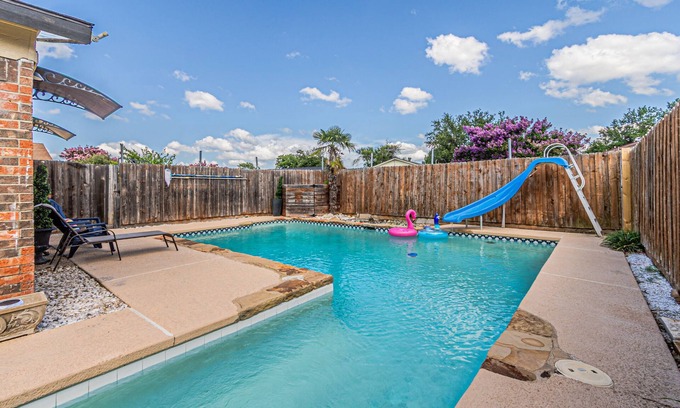 Garland House | Charming 3BR House - Pool, King Bed, and Grill in Garland