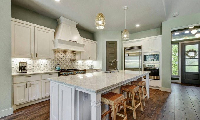 New Braunfels Villa | Charming 4-bedroom villa with pool near Historic Gruene & Canyon Lake