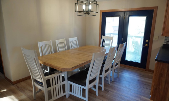 Aberdeen House | Charming 4-bedroom house with WiFi and gaming table in delightful Aberdeen