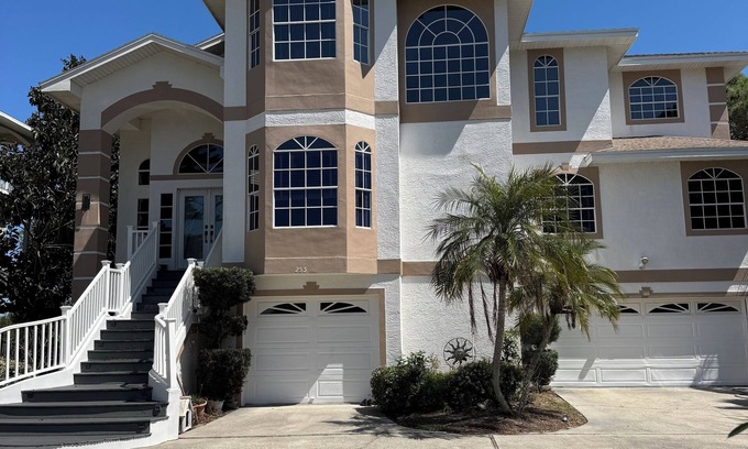 Palm Harbor House | Charming 4-bedroom waterfront home in Palm harbor, Florida