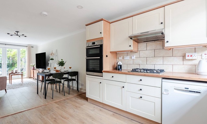 Oval Apartment | Charming 4BR River Thames & Tate Britain