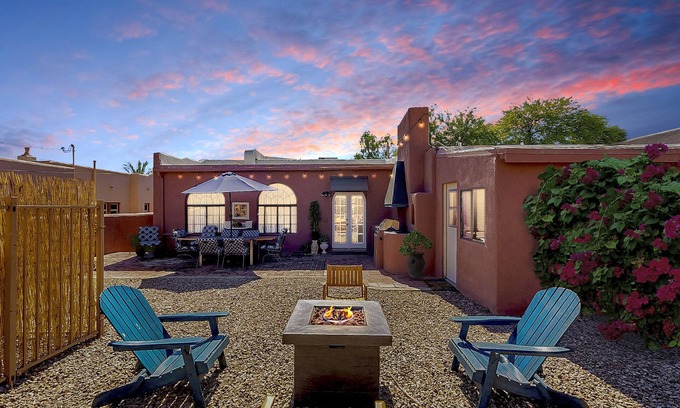 Sam Hughes House | Charming Basement Studio Guesthouse - 2 Blocks from UofA - Low Summer Rates! 🌵