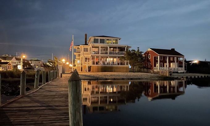 Dewey Beach House | Charming Beachfront Townhome-Screen Porch-Sundeck-Beach and 4 Parking Spots!