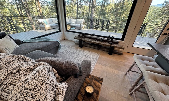 Evergreen House | Charming cabin nestled in pine trees and surrounded by beautiful mountains