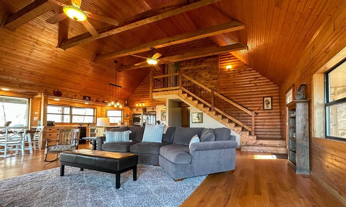 Mt. Sherman Cabin | Charming Cabin w/Hot Tub, Fire Pit & Views!