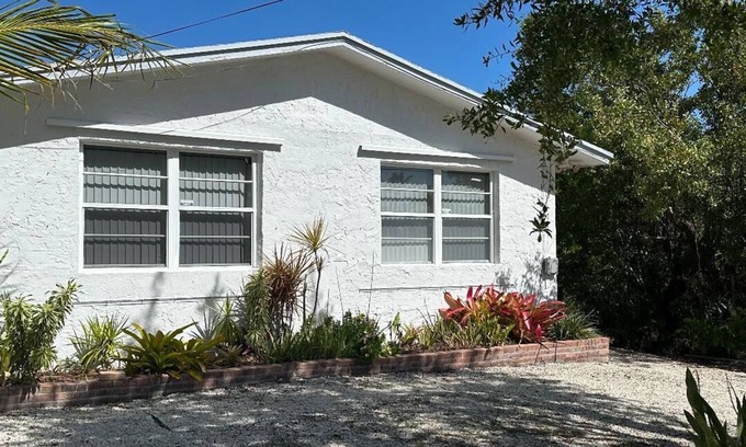 Breezeswept Beach Estates House | Charming Canal-Front 2/1 Getaway on Ramrod Key