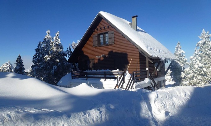 Arette Ski Chalet | Charming chalet sleeps 10, at the foot of the pistes (Pierre St Martin)