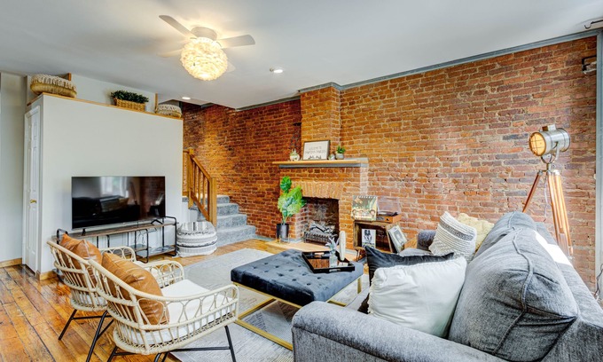 Federal Hill House | Charming Charlies is the best of Baltimore in Federal Hill!