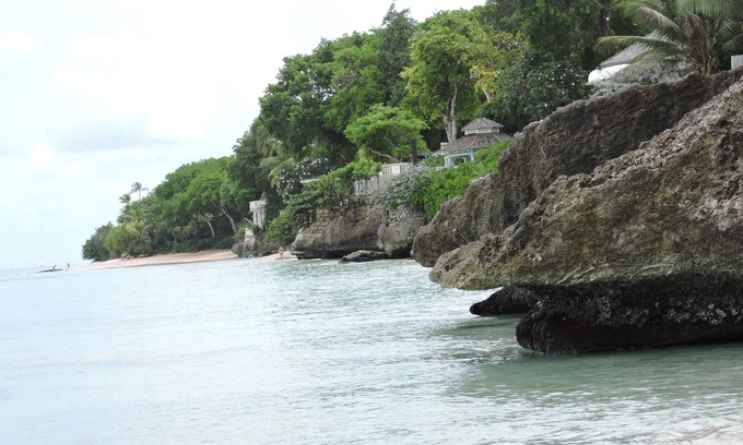 Merlin Bay House | Charming Coast Cottage, 5 minutes walk to beach
