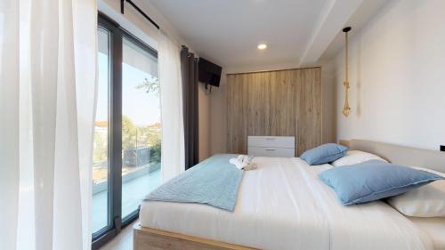 Drenje Apartment | Charming Coastal Escape with Sea Views - 7 Guests