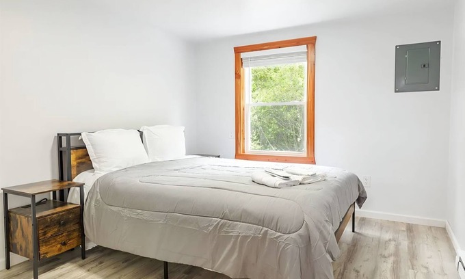 Pulaski Cottage | Charming cottage Pulaski VIP Rentals 1.8 miles away from famous salmon river