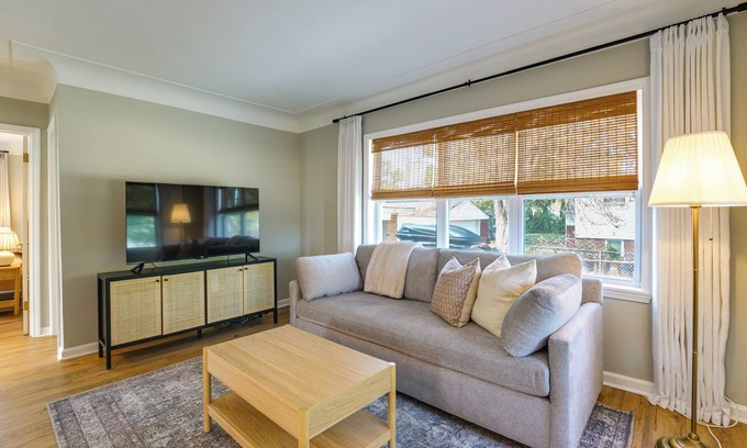 Roseville Apartment | Charming Family-Friendly Duplex in Roseville!