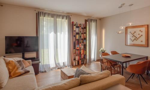 Como Apartment | Charming Garden Hideaway in Como by Rent All Como