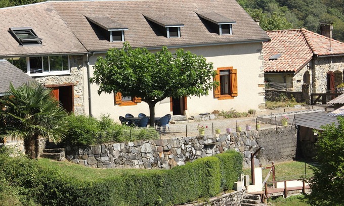 Sengouagnet House | Charming gite with all comforts near the Mourtis resort, WIFI, Fireplace