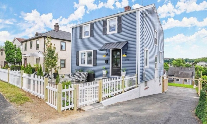 Greenwich House | Charming Greenwich Getaway - Minutes from MetroNorth Train to NYC