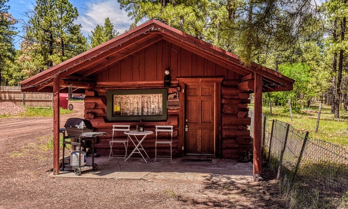 Parks Cabin | Charming & Historical 1 Room Log Cabin / Forest Views/ 20 minutes from Flagstaff