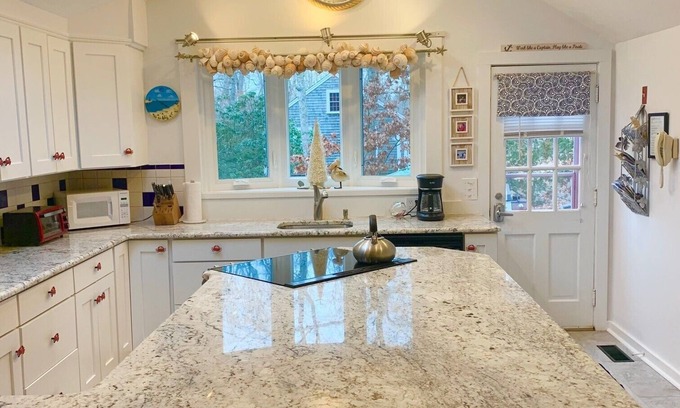 North Eastham House | Charming Home Close to Everything. AC splits Jan-April monthly rate discounts