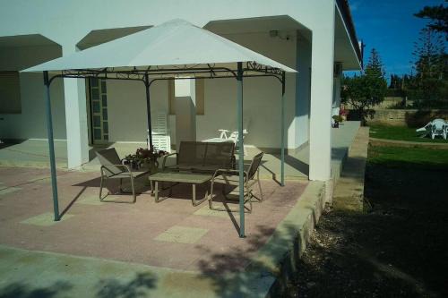 Arenella Apartment | Charming House with Pool in Arenella, Air Conditioning