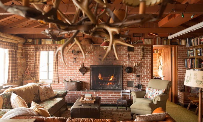 Wagoner Cabin | Charming Lakeside Cabin, Minutes from Tulsa with Private Dock