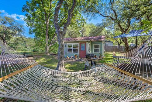 Kingsland House | Charming Lakeview Cottage with Lake Access