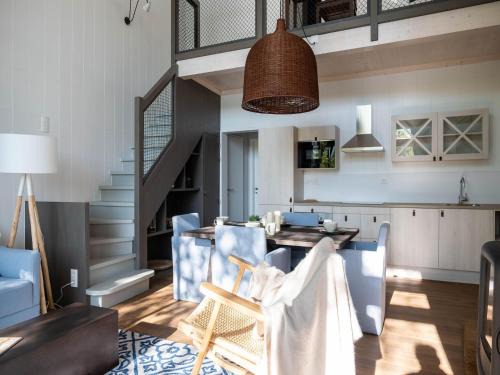 Maubray House | Charming Mansion with Pools
